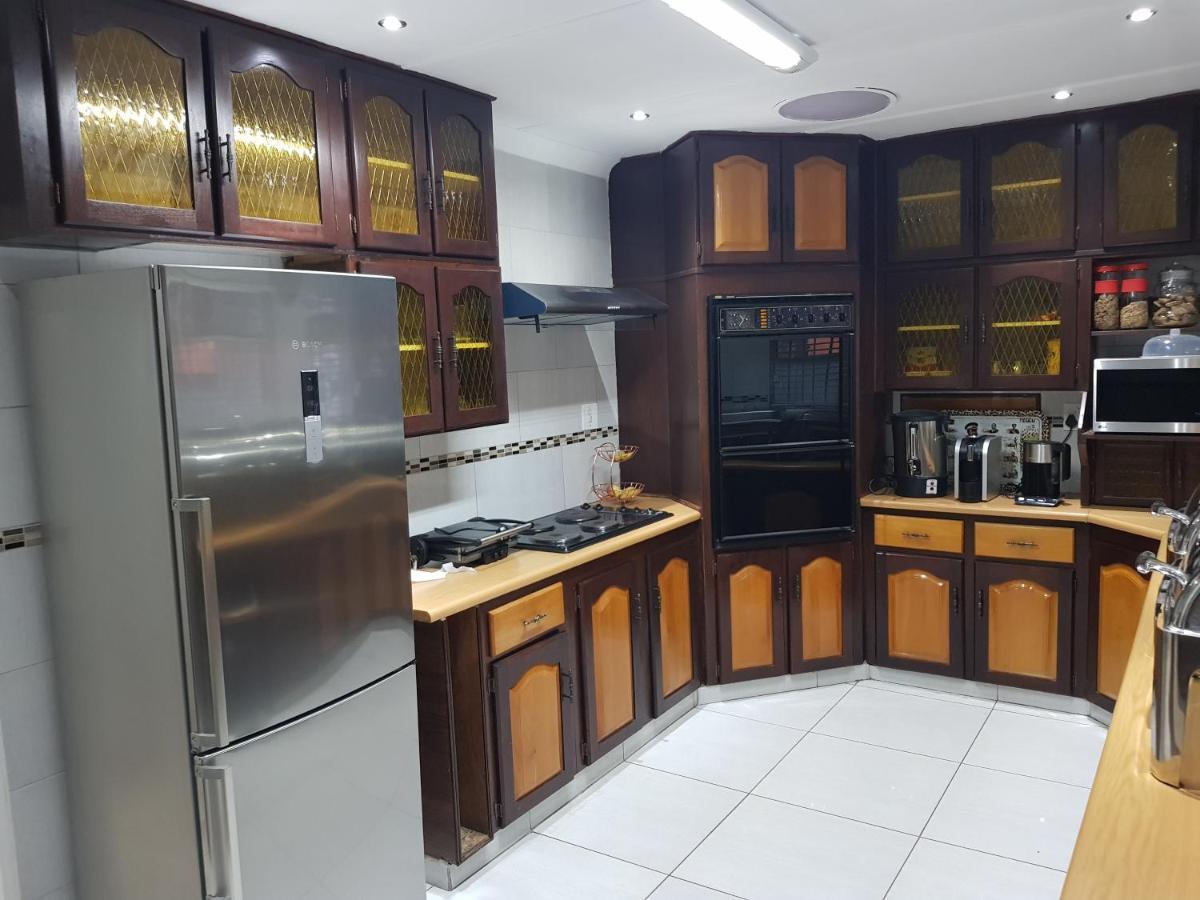 Good 2 Go Guest House Бенони Экстерьер фото