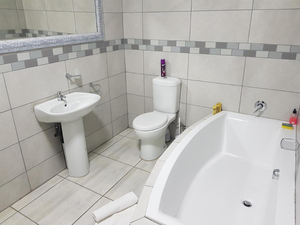 Good 2 Go Guest House Бенони Экстерьер фото