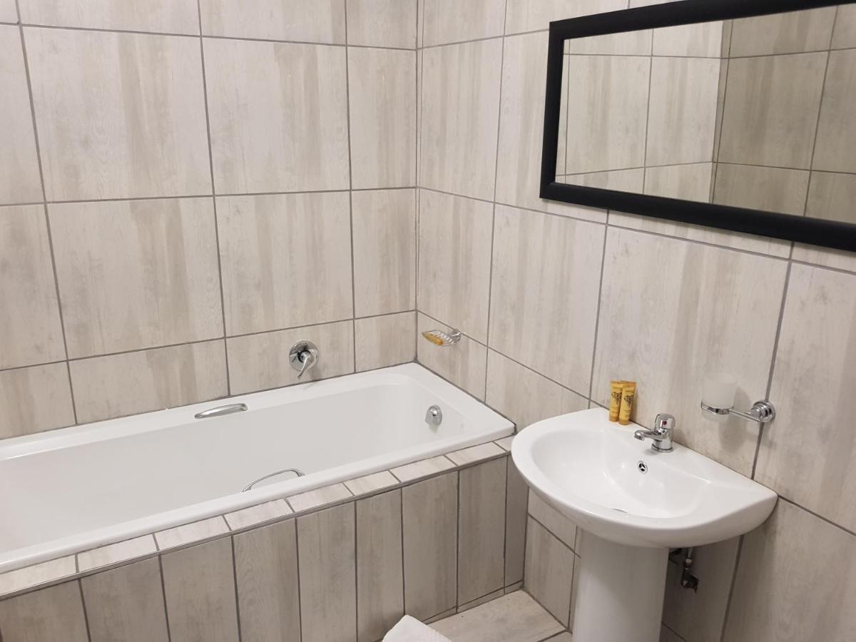 Good 2 Go Guest House Бенони Экстерьер фото